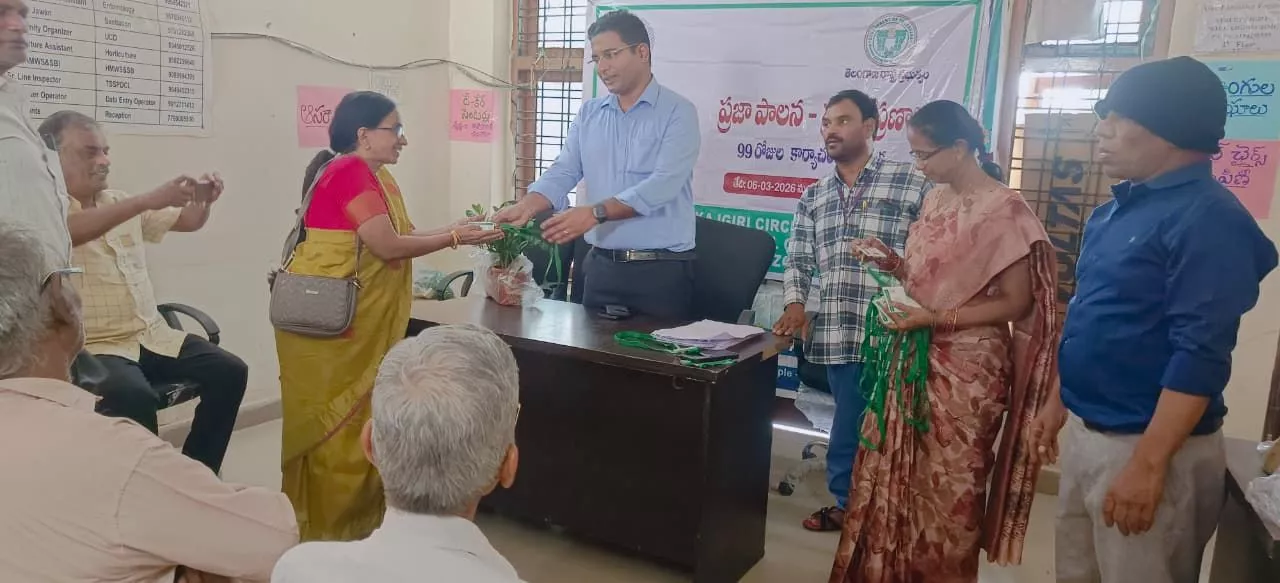 वरिष्ठ नागरिकों को सीनियर सिटिजन कार्ड जारी किए गए