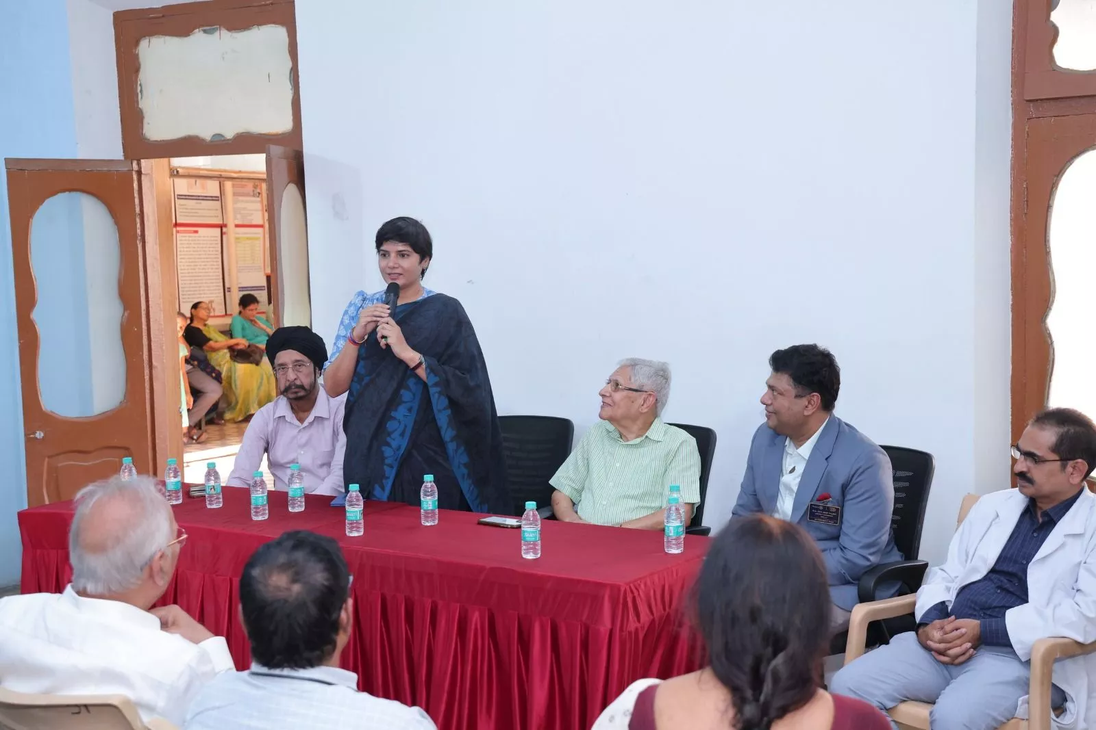 जिलाधीश द्वारा डायलिसिस सेंटर में सोलर पैनल उद्घाटन