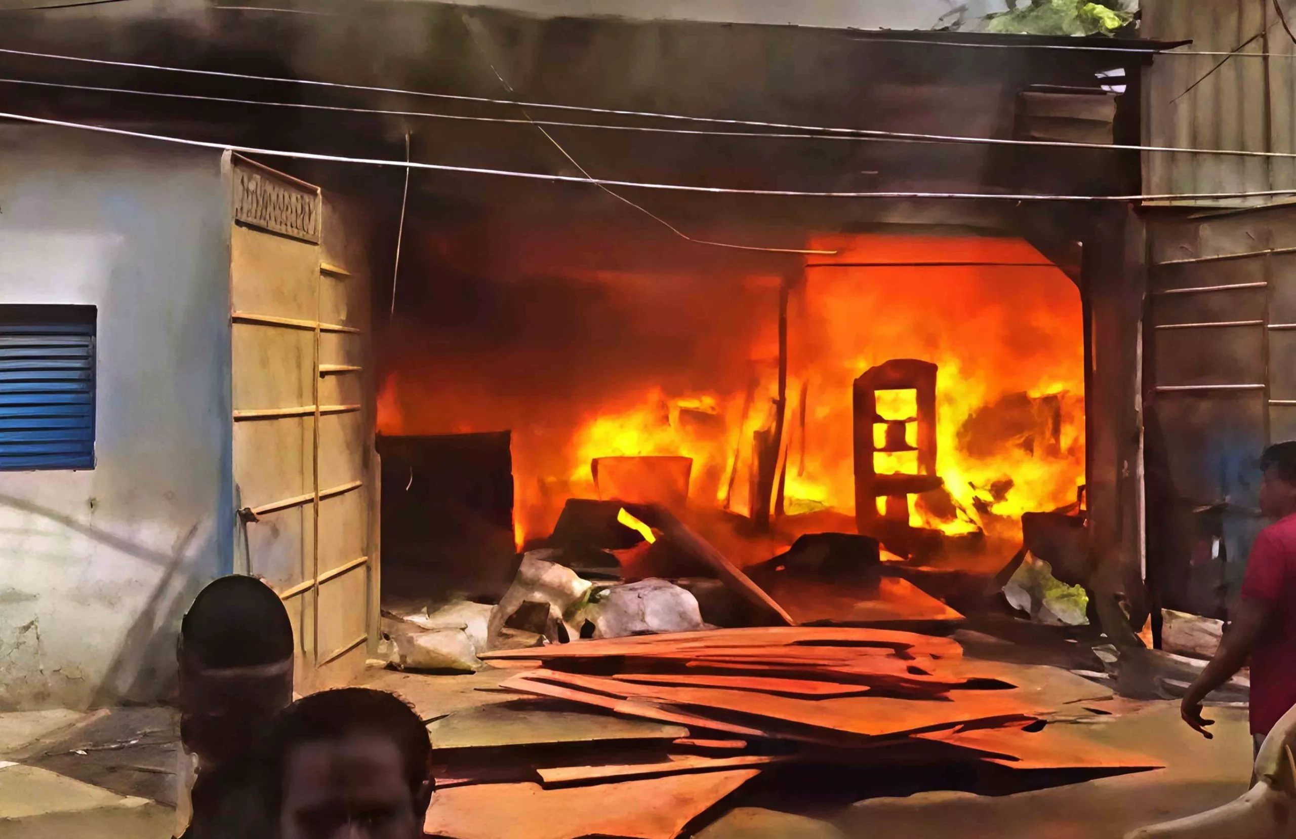 किशनबाग फर्नीचर शॉप में लगी भीषण आग की घटना