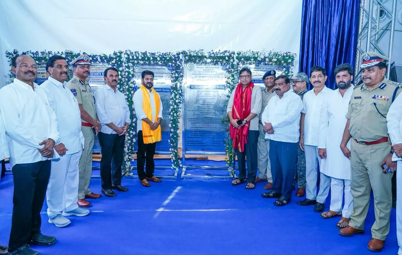 मुख्यमंत्री रेवंत रेड्डी फ्यूचर सिटी परियोजना की आधारशिला रखते हुए