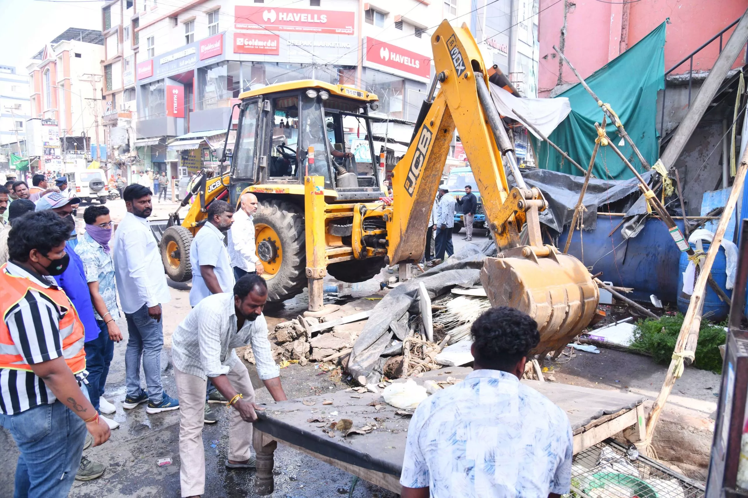 हैदराबाद में जीएचएमसी ने 798 अतिक्रमण हटाए