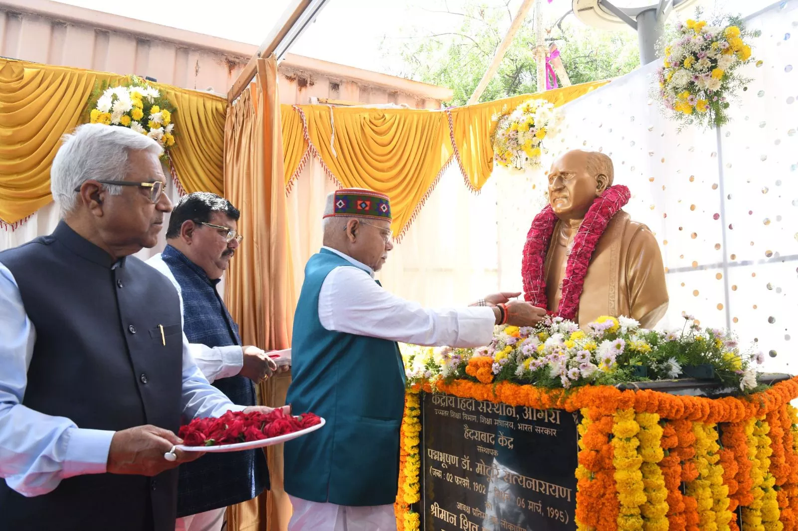 हैदराबाद में डॉ. सत्यनारायण की प्रतिमा लोकार्पित