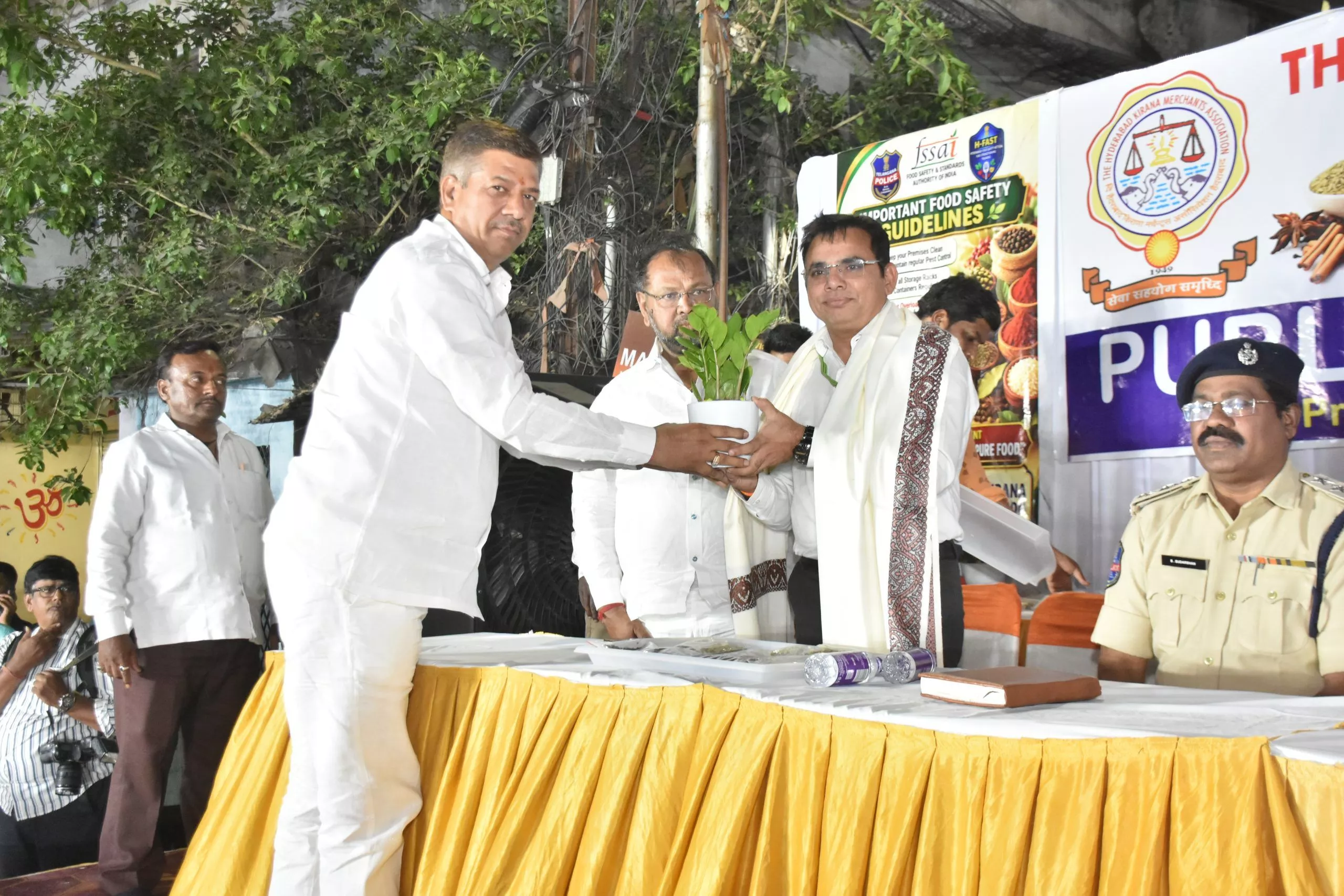 बेगम बाजार में खाद्य सुरक्षा पर जागरूकता कार्यक्रम