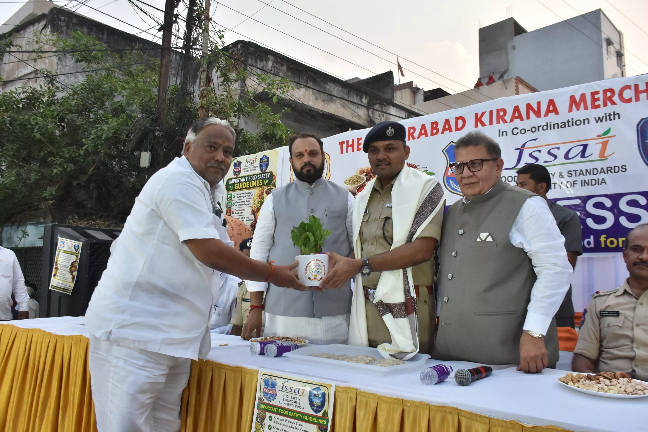 बेगम बाजार में खाद्य सुरक्षा पर जागरूकता कार्यक्रम