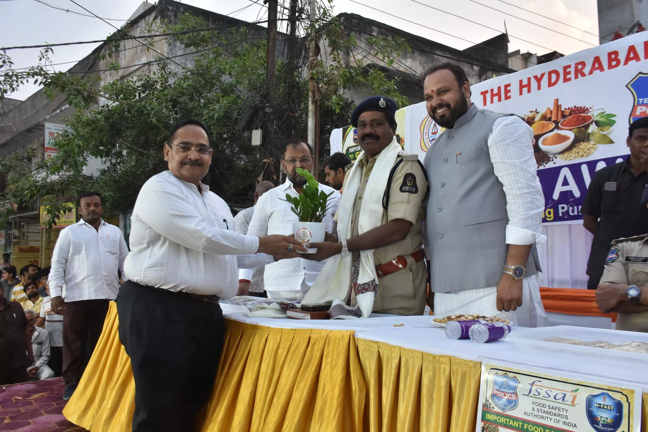 बेगम बाजार में खाद्य सुरक्षा पर जागरूकता कार्यक्रम