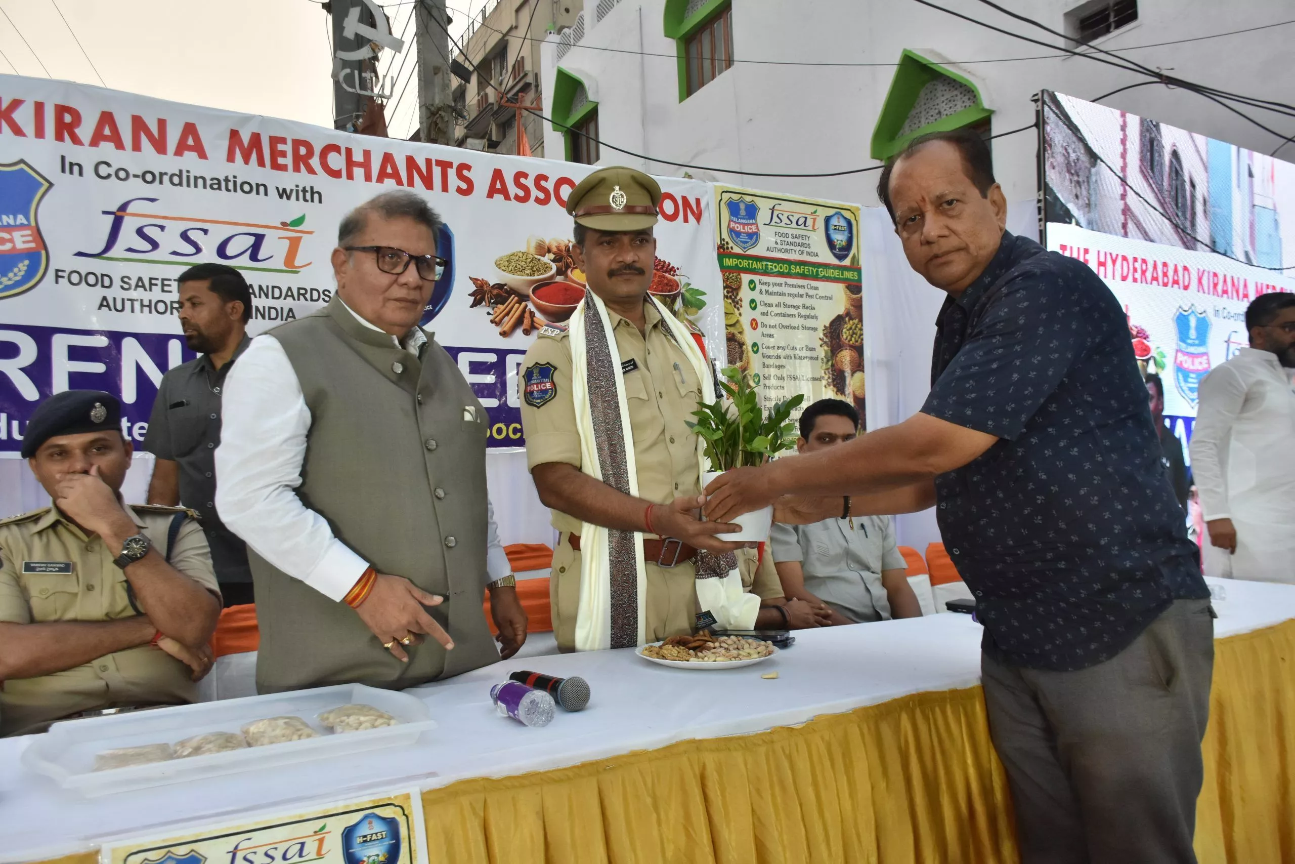 बेगम बाजार में खाद्य सुरक्षा पर जागरूकता कार्यक्रम