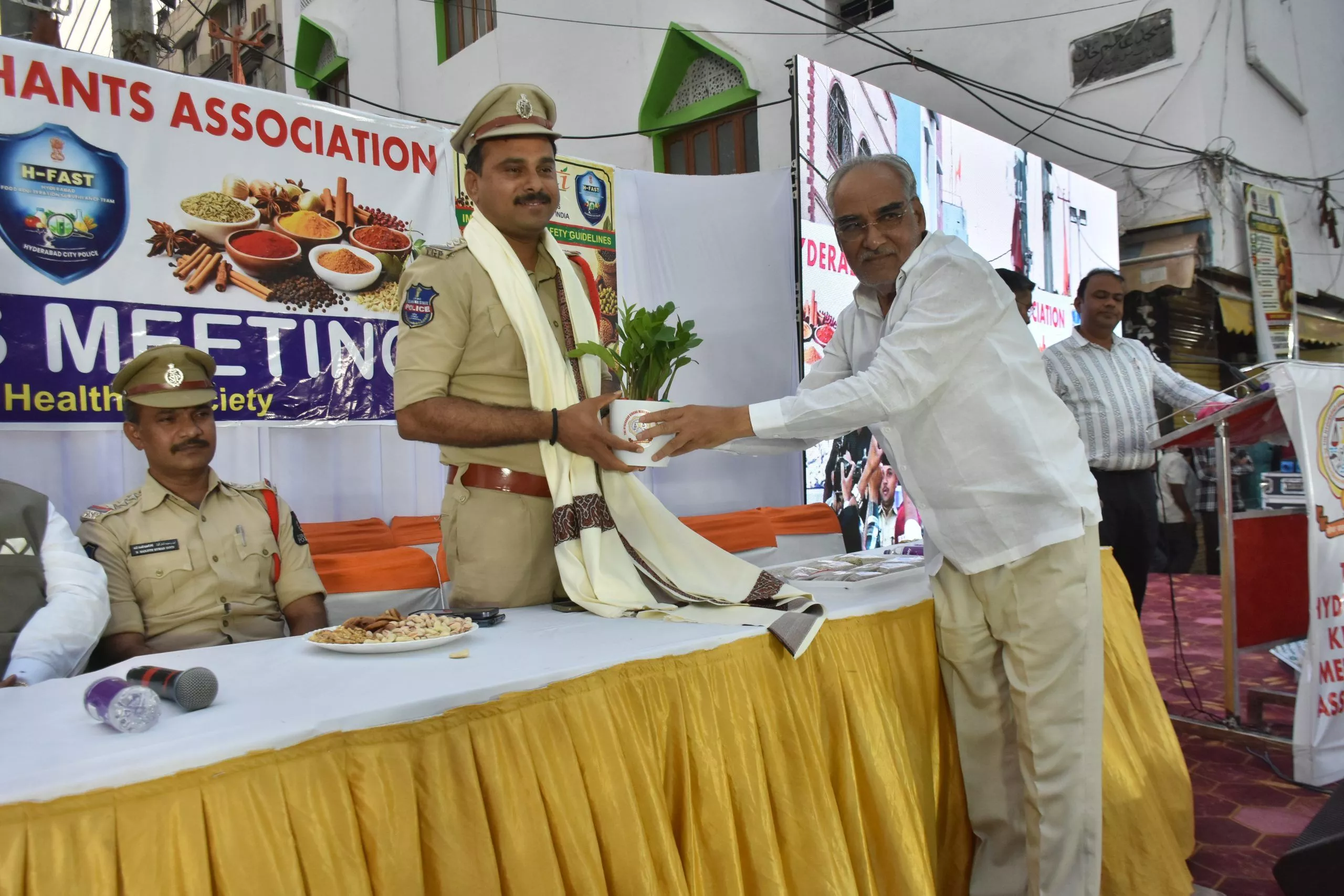 बेगम बाजार में खाद्य सुरक्षा पर जागरूकता कार्यक्रम