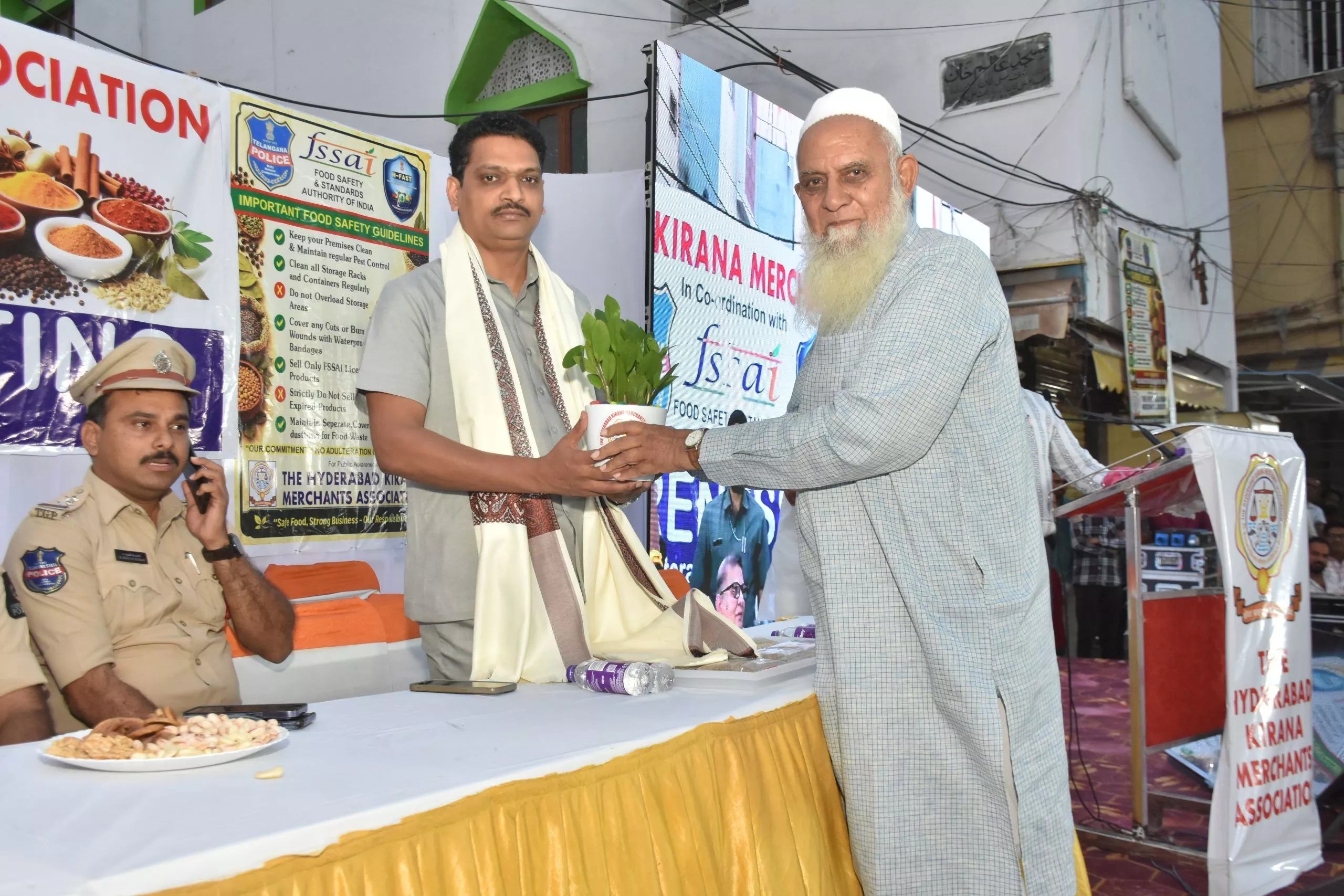 बेगम बाजार में खाद्य सुरक्षा पर जागरूकता कार्यक्रम