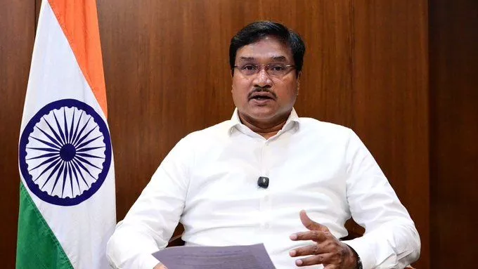 आयुक्त ने नालों की सफाई कार्य का किया निरीक्षण