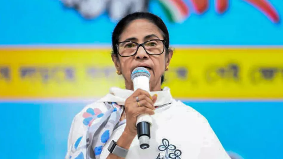 ममता बनर्जी का आरोप: केंद्र और 19 राज्य एकजुट