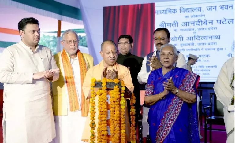 लखनऊ में आदर्श माध्यमिक विद्यालय का नया भवन शुरू