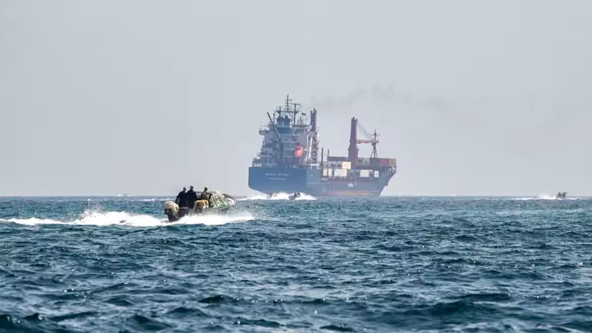 पहले रोके गए पाक जहाजों को अब होर्मुज पार करने की मंजूरी