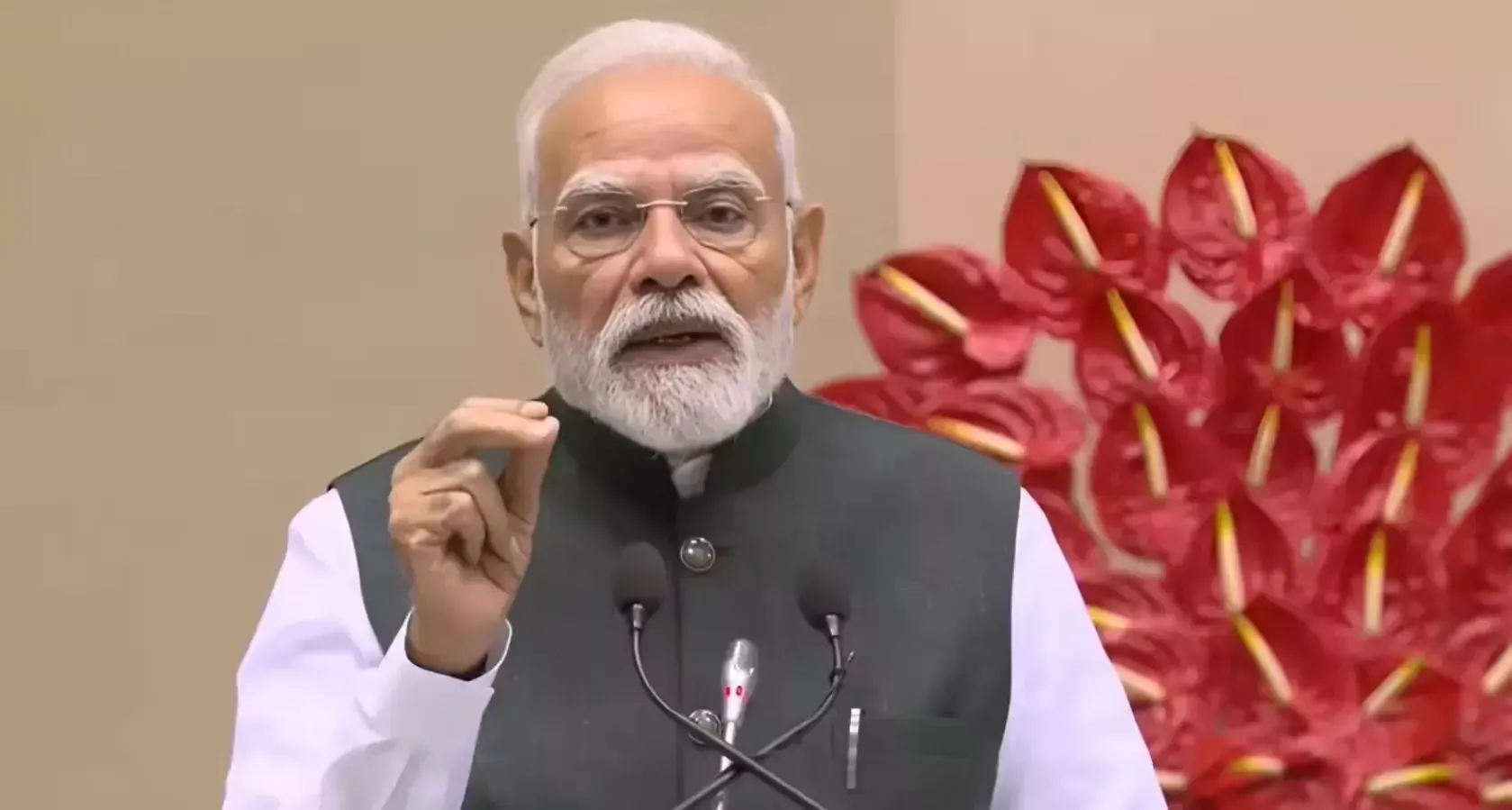 पीएम मोदी महिला आरक्षण पर बोलते हुए