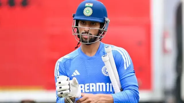 सूर्यकुमार यादव मैच के दौरान खेलते हुए