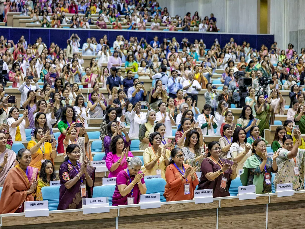 संसद में सीटों की संख्या बढ़ाने पर चर्चा महिला प्रतिनिधित्व बढ़ाने की दिशा में बड़ा कदम