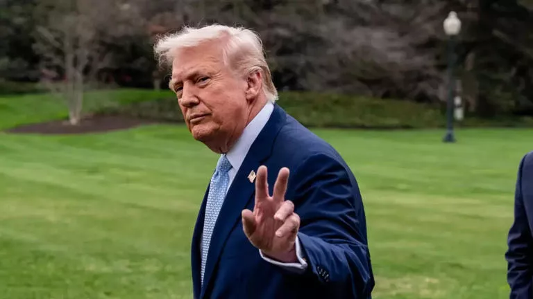 अमेरिका-ईरान तनाव में कमी के संकेत ट्रंप ने युद्ध समाप्ति की जताई उम्मीद