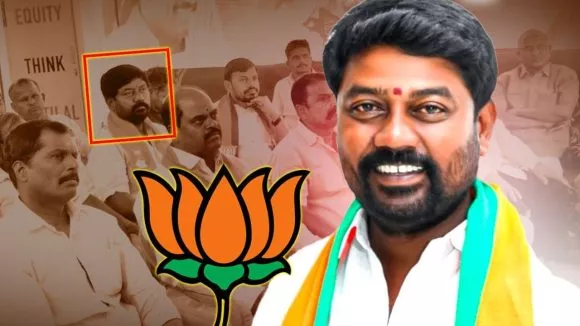 पुलिस नाकाबंदी में वाहनों की जांच करती टीम