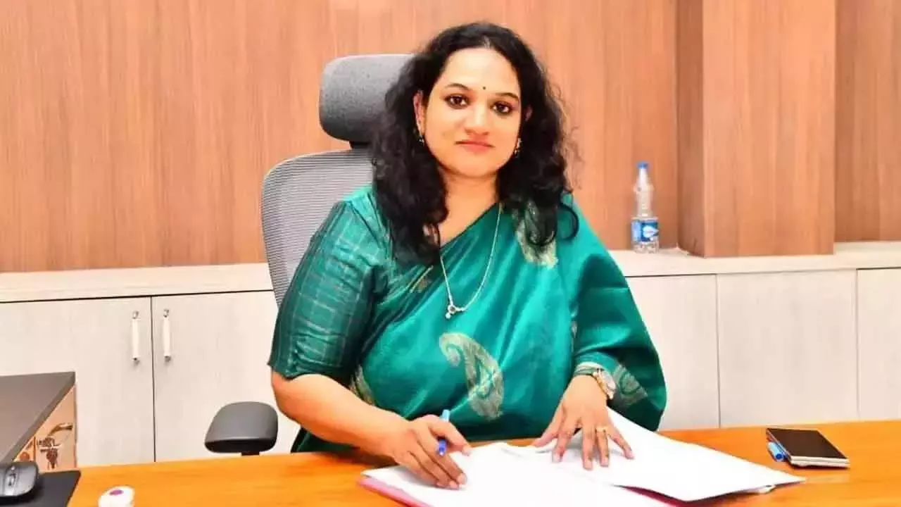 आयुक्त ने विकास कार्य तेज करने के दिए निर्देश