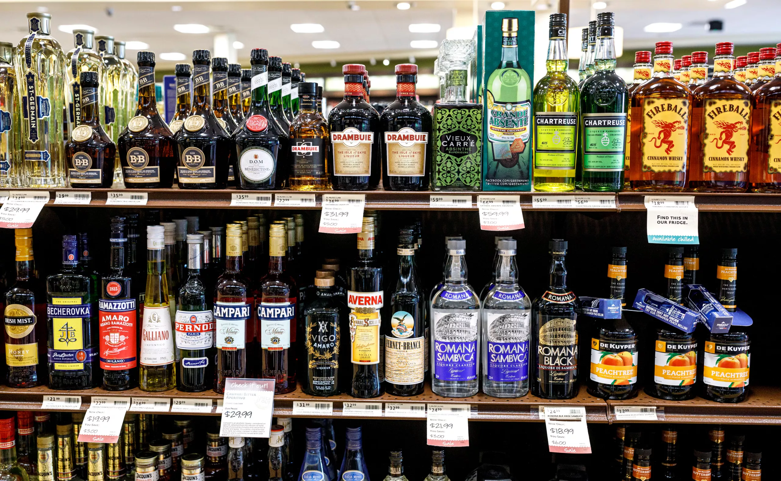 एसटीएफ की कार्रवाई में अवैध शराब जब्त