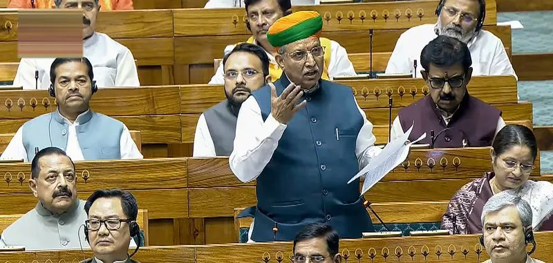 यूएई ने हवाई क्षेत्र फिर से खोला