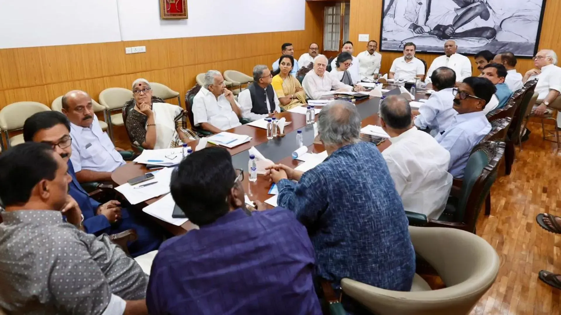 विपक्षी दलों ने प्रावधानों पर जताई कड़ी आपत्ति परिसीमन को लेकर राजनीतिक घमासान तेज