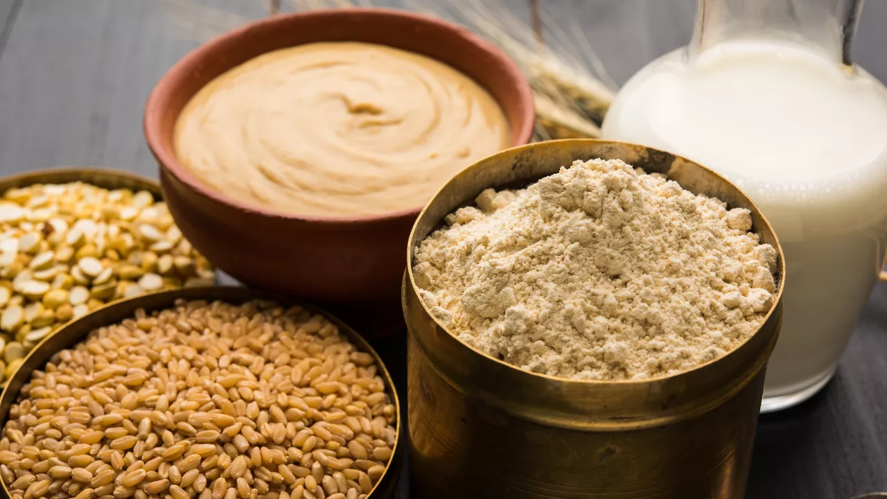 तुलसी के पास जलता दीपक वैशाख अमावस्या पर