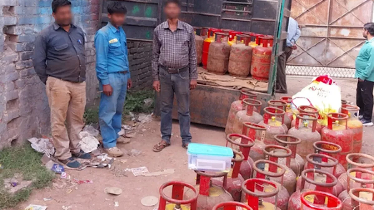 पालम में एलपीजी सिलेंडर जमाखोरी गिरोह का भंडाफोड़