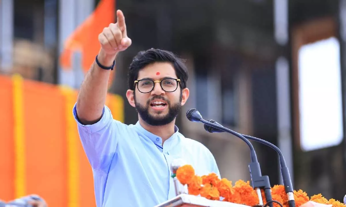 आदित्य ठाकरे महिला आरक्षण विधेयक पर बयान देते हुए