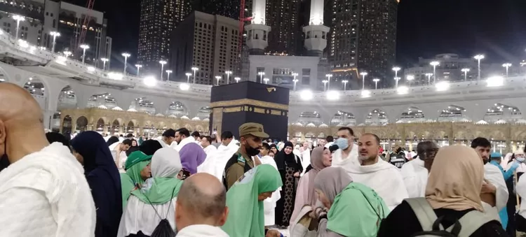 जम्मू कश्मीर से हज यात्रा के लिए 431 जायरीनों का पहला जत्था रवाना हुआ, श्रद्धालुओं में उत्साह देखने को मिला।