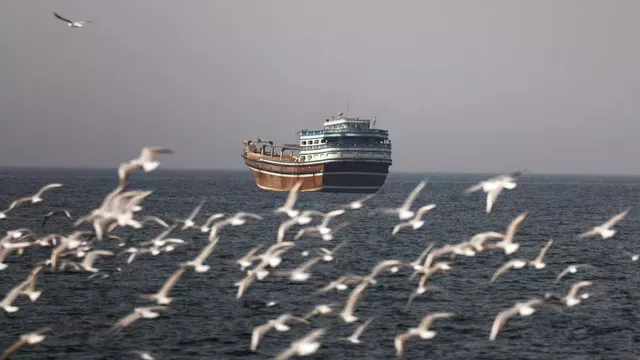 वैश्विक तेल आपूर्ति पर बढ़ी चिंता समुद्री मार्ग पर तनाव गहराया