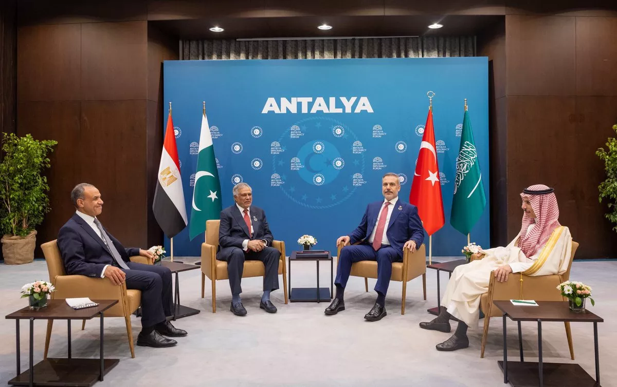 विदेश मंत्रियों ने की अंताल्या में चार देशों की तीसरी बैठक