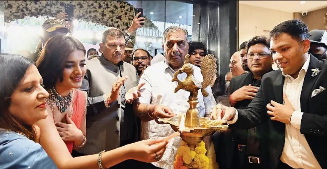 सिकंदराबाद में अरनोरा ज्वेलरी शोरूम का उद्घाटन