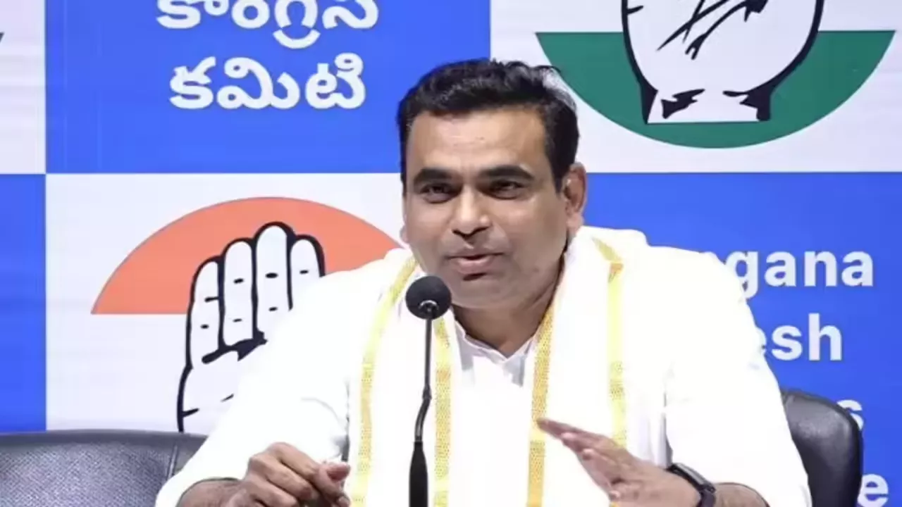 महिला आरक्षण पर बयान देते कांग्रेस सांसद