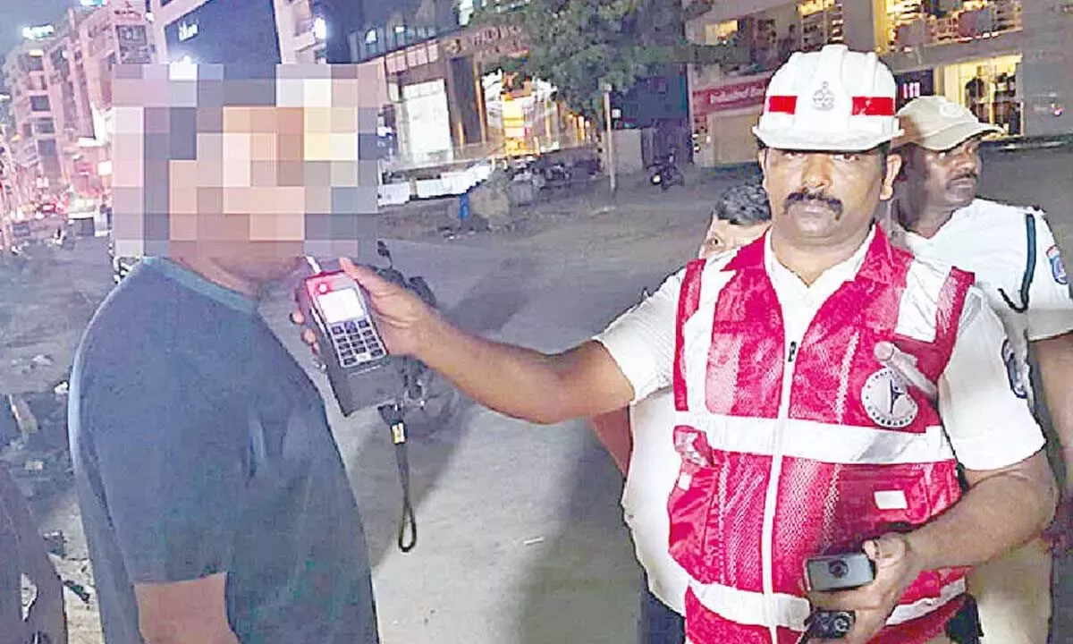 ट्रैफिक पुलिस ने 440 शराबी चालक पकड़े