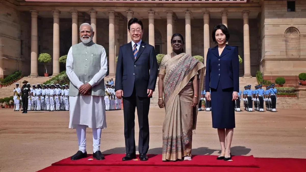 दक्षिण कोरियाई राष्ट्रपति ली जे-म्युंग दिल्ली पहुंचे, पीएम मोदी से की मुलाकात