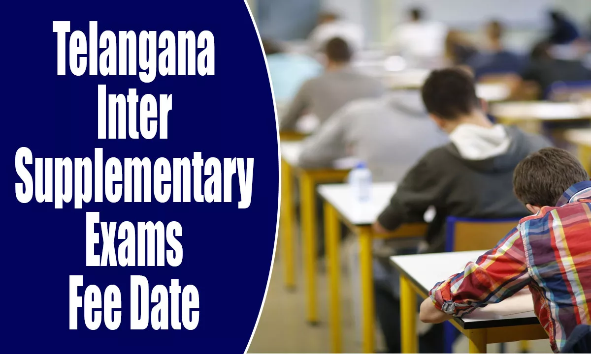 इंटर पूरक परीक्षा के लिए छात्र शुल्क जमा करते हुए