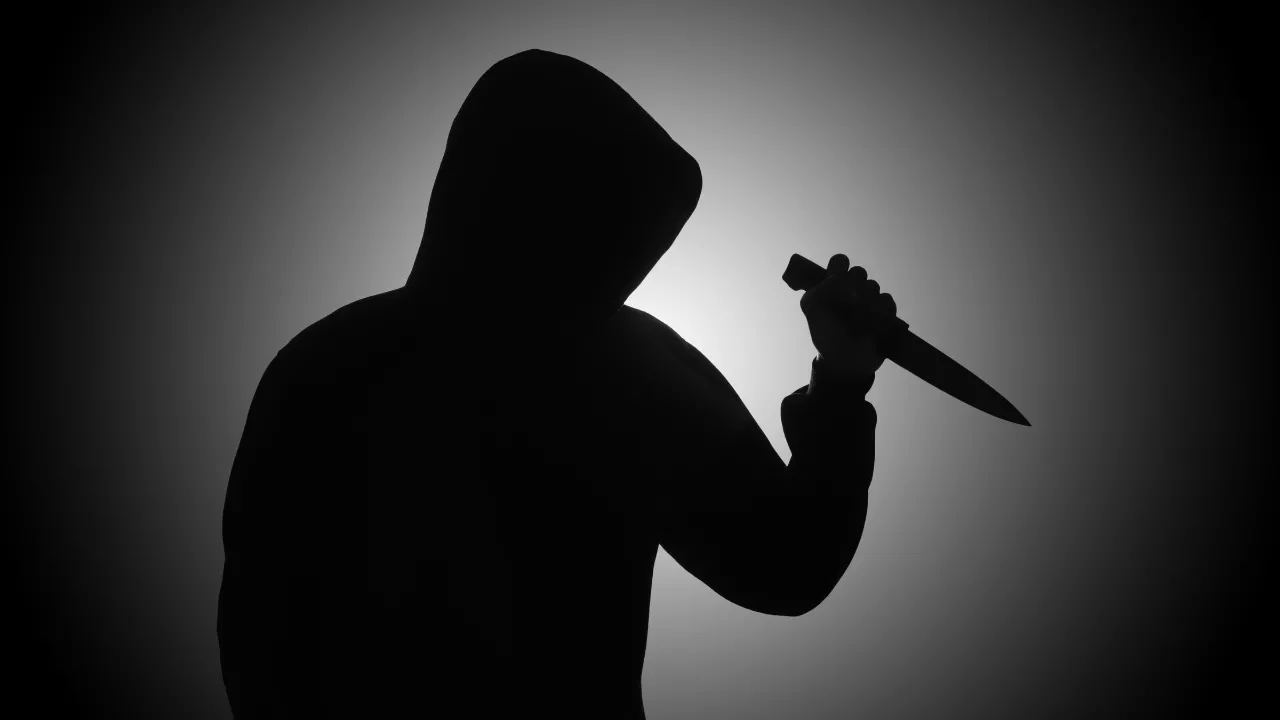 बांदा में पुलिस जांच के दौरान खेत का दृश्य