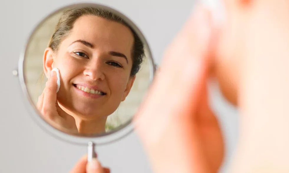 एज बढ़े, ग्लो नहीं—ये है परफेक्ट स्किन रूटीन