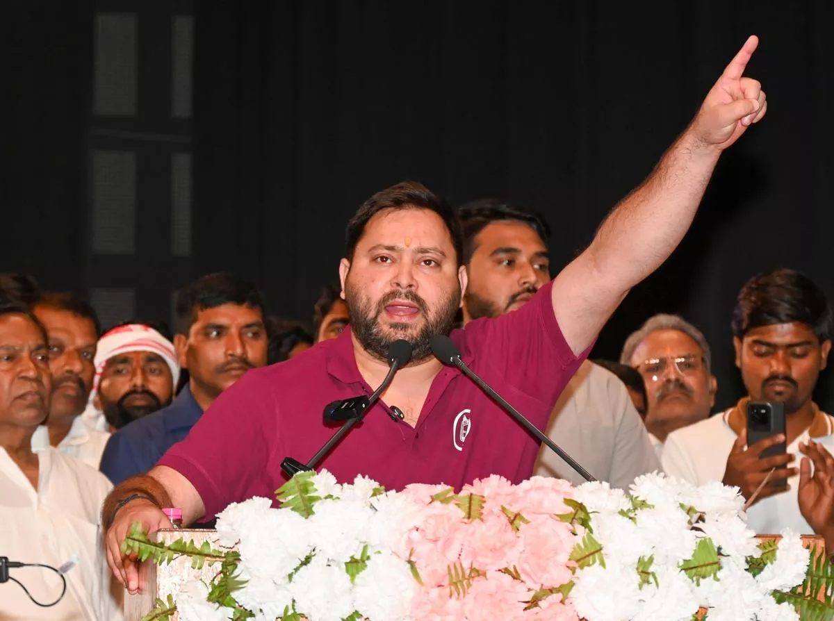 पटना एयरपोर्ट टाइल्स विवाद: तेजस्वी का BJP पर हमला