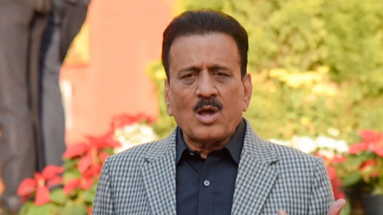 मालेगांव ब्लास्ट केस: 4 आरोपी बरी, सियासत तेज