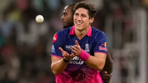 राजस्थान रॉयल्स के गेंदबाज बर्गर गेंदबाजी करते हुए