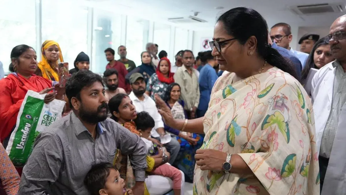 दिल्ली CM रेखा गुप्ता का अस्पताल निरीक्षण, स्वास्थ्य सेवाओं पर जोर