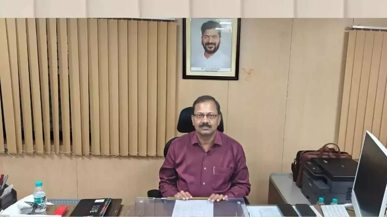 मच्छर नियंत्रण अभियान की समीक्षा करते एमएमसी आयुक्त