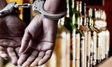 ट्रक में छिपी अवैध शराब की बरामदगी