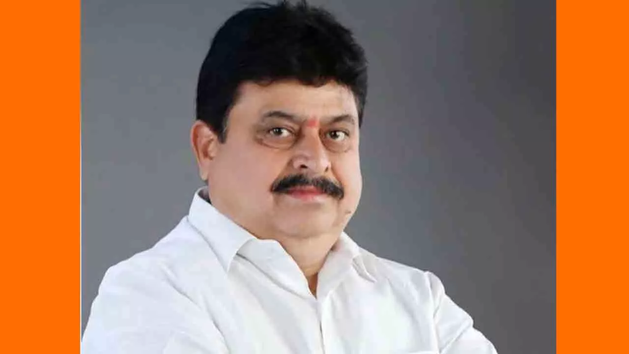 आरटीसी कर्मचारियों की हड़ताल पर बयान देते भाजपा नेता