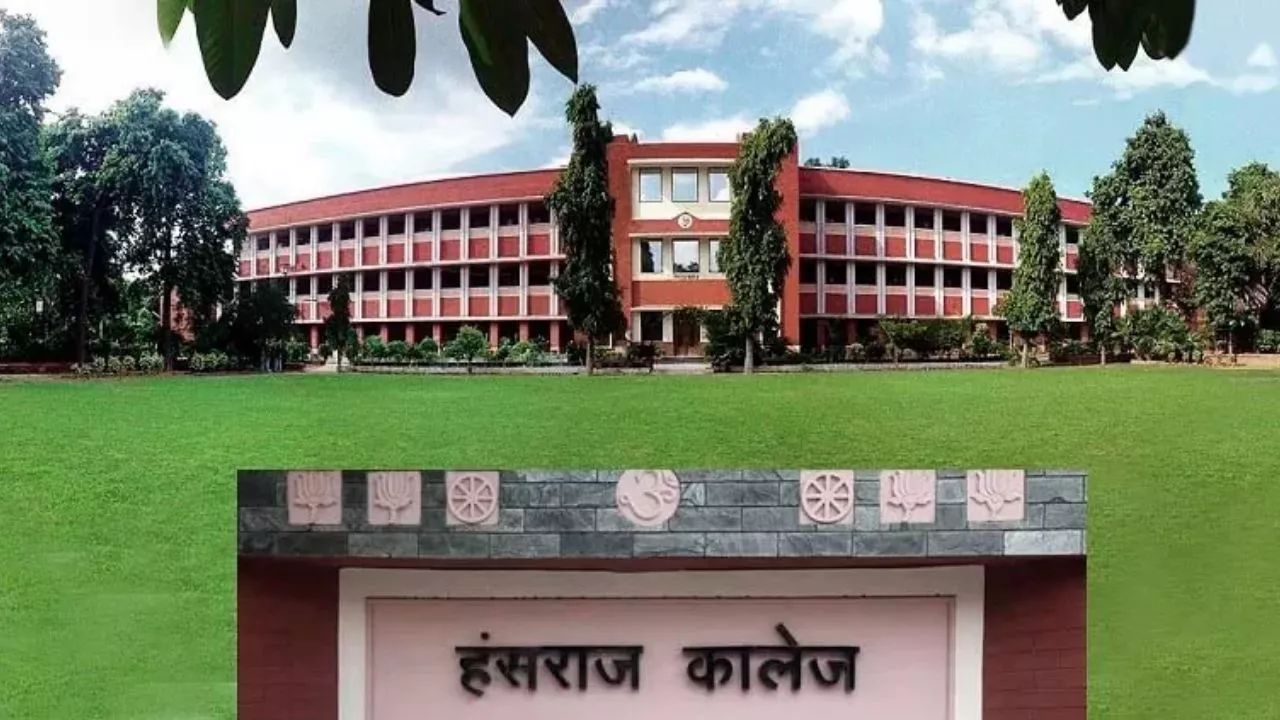 हंसराज कॉलेज में 30 छात्र निलंबित, हिंसा और पोस्ट विवाद