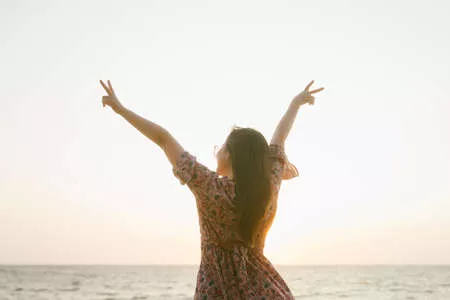 एक अंजान लड़की: अधूरी मोहब्बत की भावनात्मक कविता