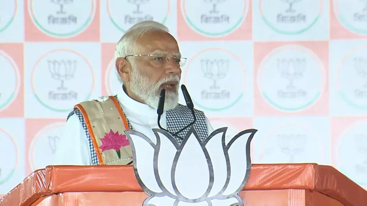 बंगाल में जनसभा को संबोधित करते पीएम मोदी