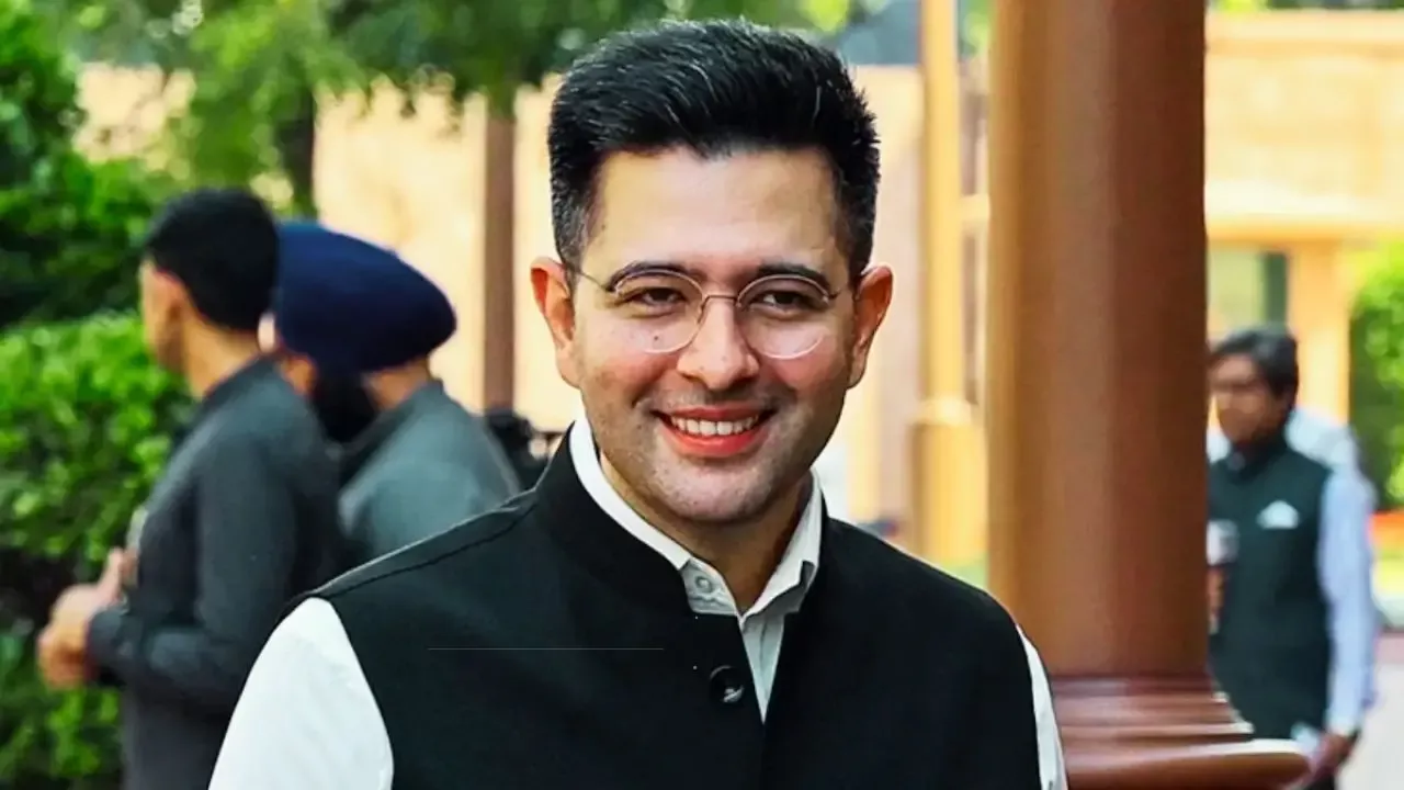 राघव चड्ढा बयान देते हुए