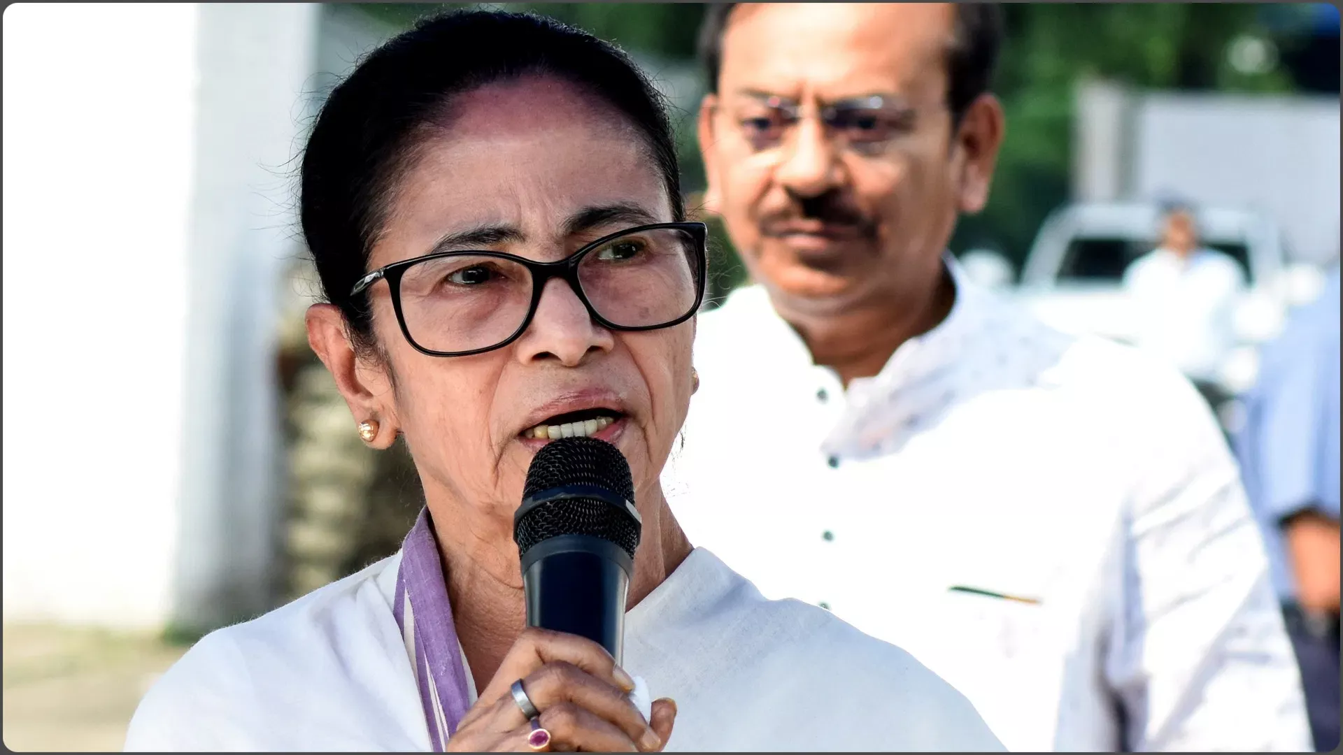 ममता बनर्जी का रोड शो, दूसरे चरण से पहले शक्ति प्रदर्शन